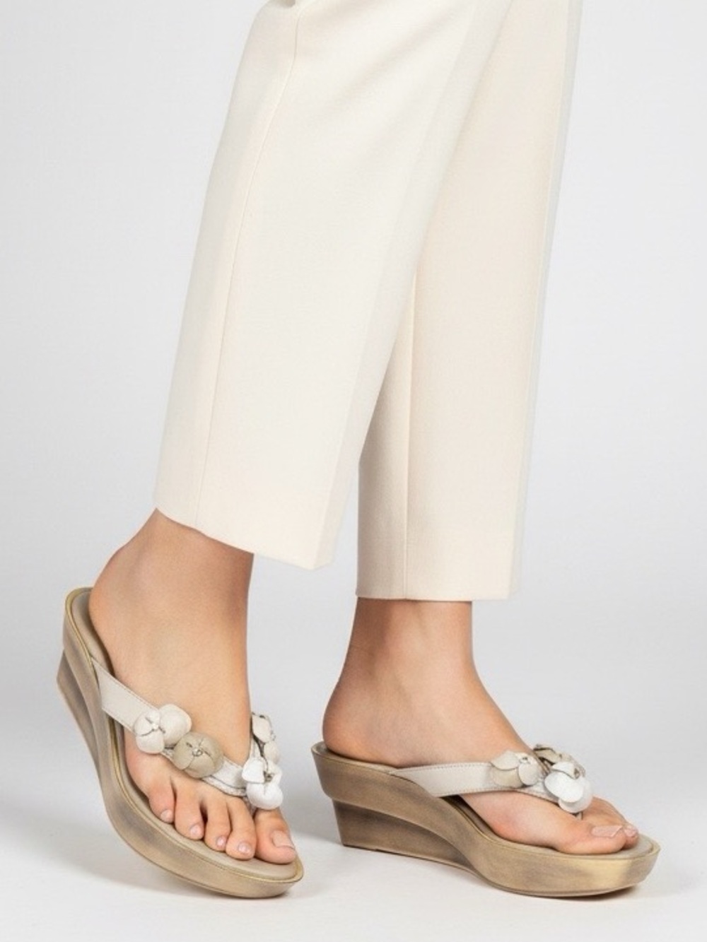 Donald J. Pliner Ivory Beaded Wedge Thong Sandals size 9